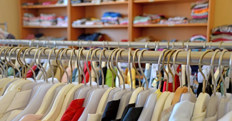 Farbe Koralle in der Kleidung: worauf es wirklich ankommt